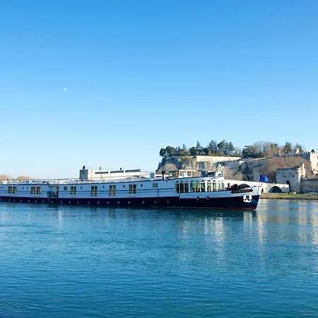 Bateau Le Chardonnay Hotel